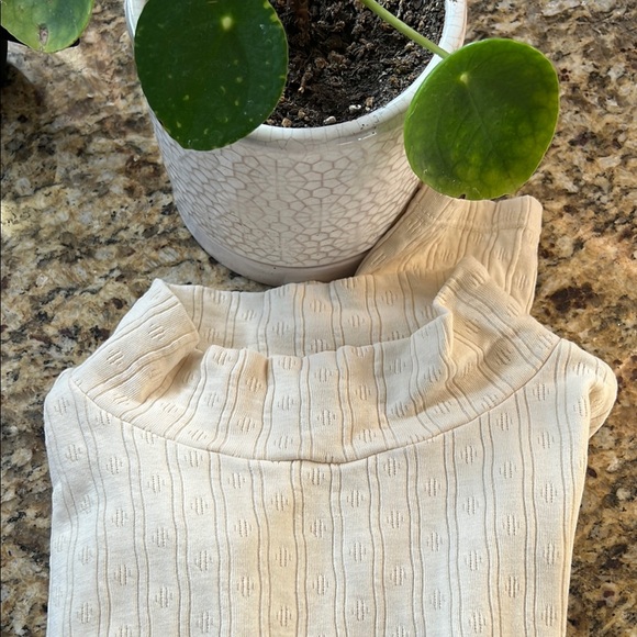 Organic Cotton textured Mock Turtleneck Top - Picture 4 of 5